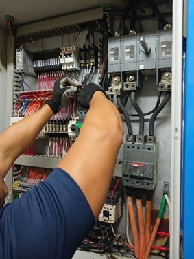 Instalación y reparación a Tableros de Control Eléctrico.